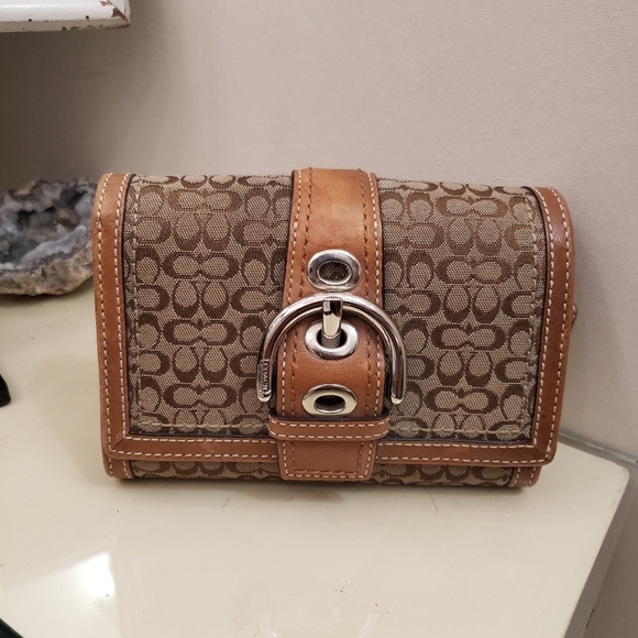 Coach - Picture 1 of 4